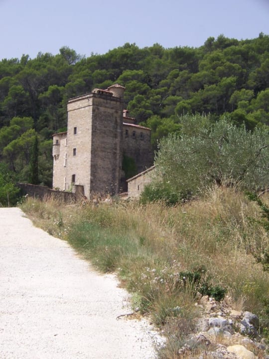 Außenansicht der Burg Hotel Chateau St. Sauveur de Cruzieres