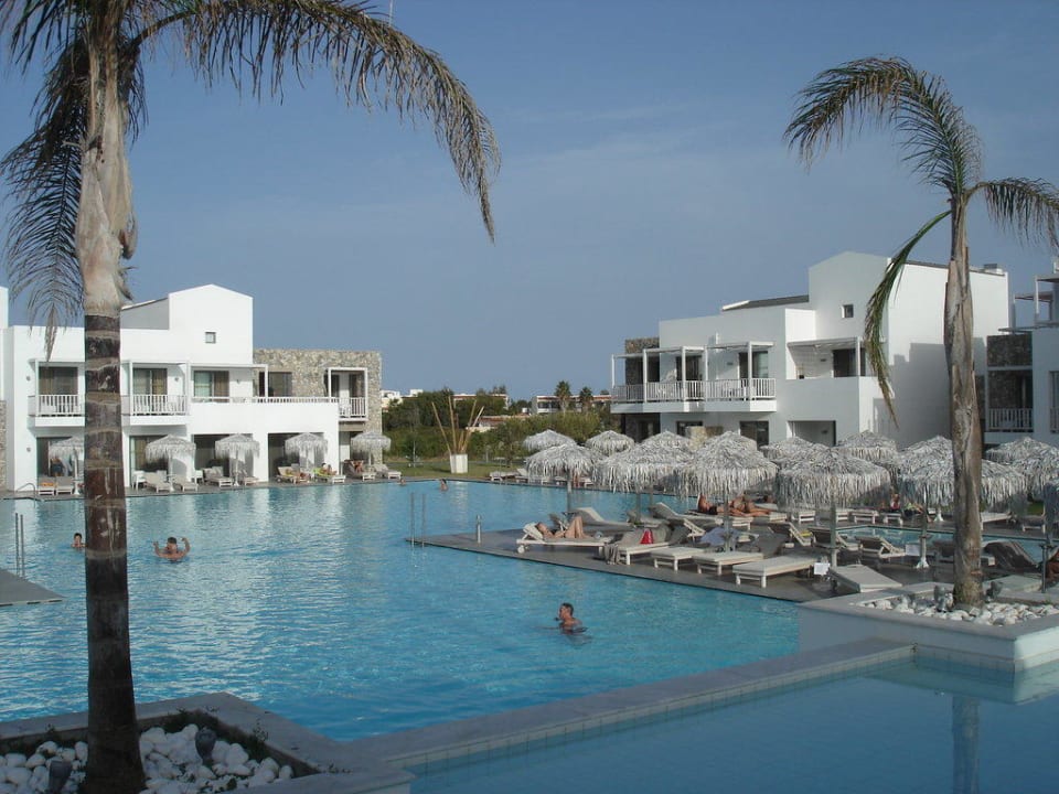 Blick auf die Poolanlage Diamond Deluxe Hotel & SPA