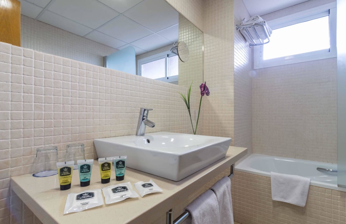 Baño habitación V. mar y Superior Hotel Albahia Alicante