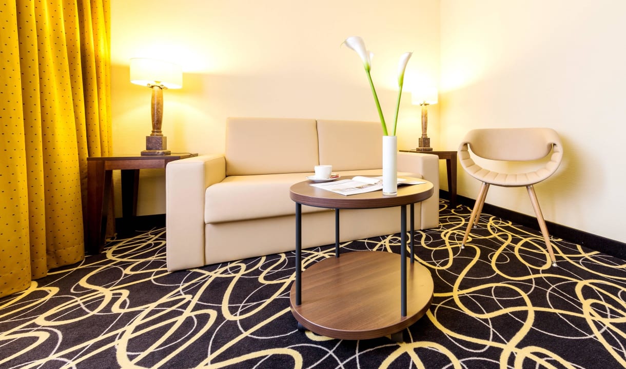 Wohnbereich in der Juniorsuite relexa hotel Berlin