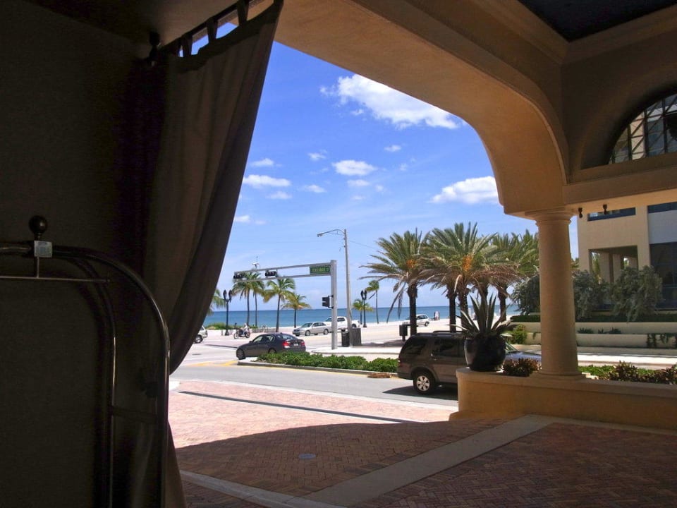 Blick aus der Lobby Hotel The Atlantic Resort & Spa