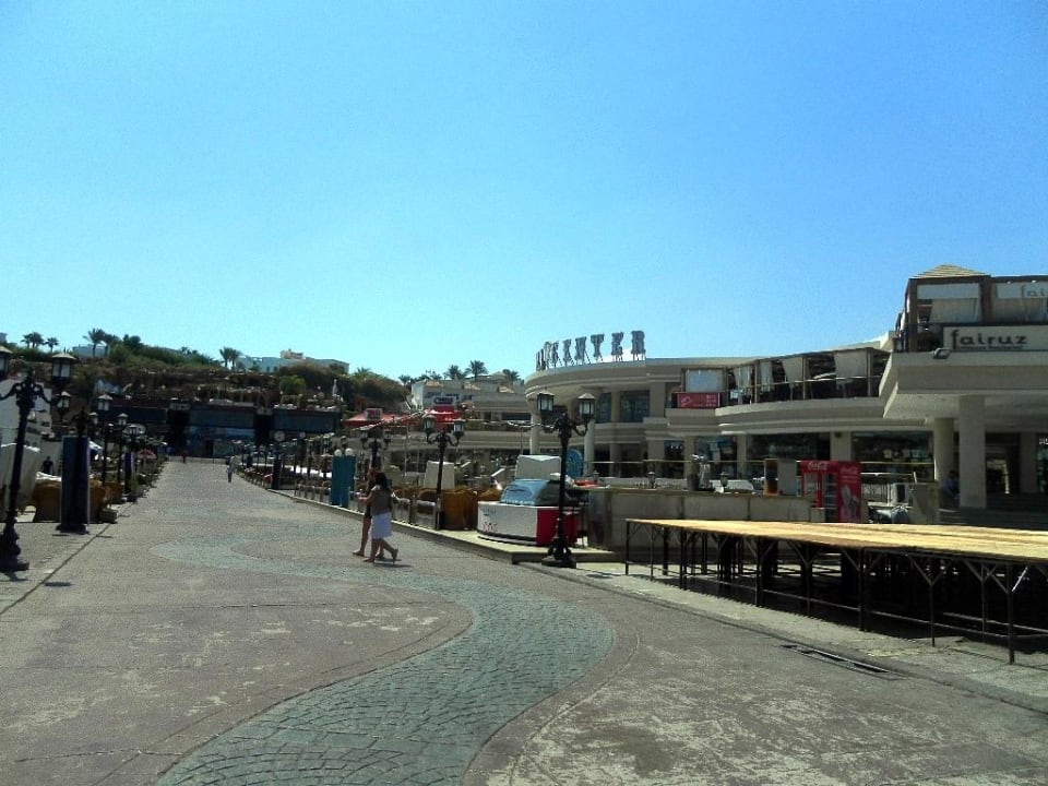 Возле отеля Cataract Layalina Hotel Naama Bay