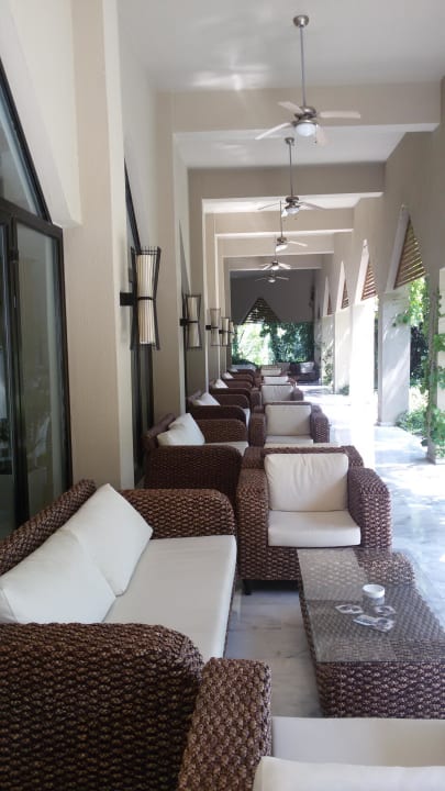 Die Terrasse vor der Wunderbar TUI MAGIC LIFE Sarigerme