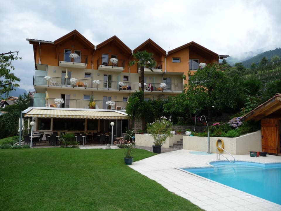 Vom Pool-Garten aus Hotel Hotel Astor