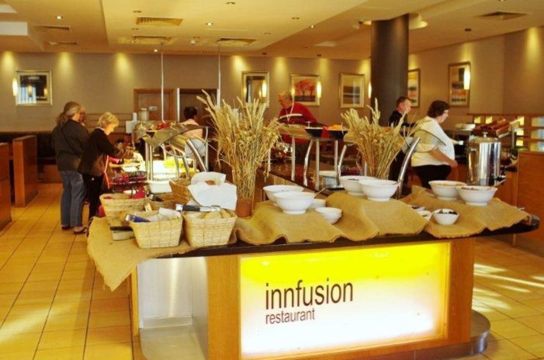 Full english breakfast für 11 £ ist großartig Hilton Garden Inn London Heathrow Airport