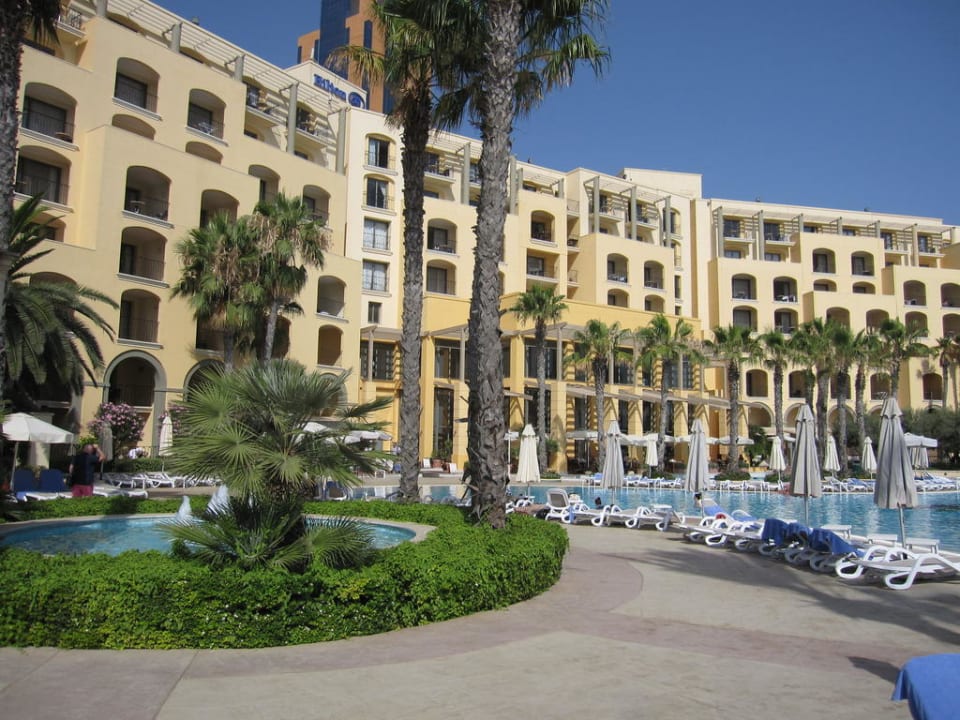 Außenansicht von der Poolseite Hilton Malta
