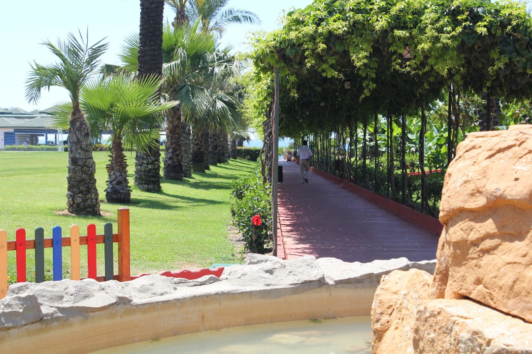 Weg zum Strand Hotel Turan Prince