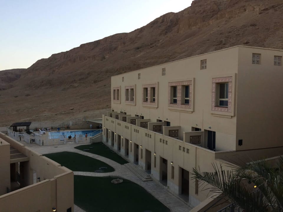 Blick auf den Pool HI - Massada Hostel