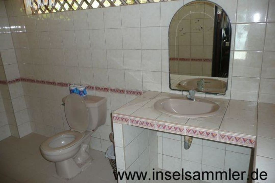 Beachbungalow Badezimmer Sangat Island Dive Resort