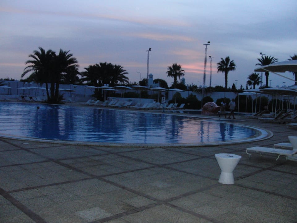 Kleiner 2. Pool Hotel El Mouradi Skanes Beach