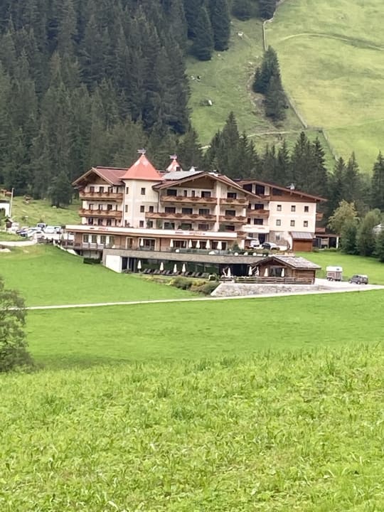 Außenansicht Alpinhotel Berghaus
