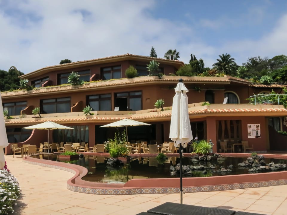 Unten Poolbar. Oben Suiten Hotel Quinta Splendida Wellness & Botanical Garden