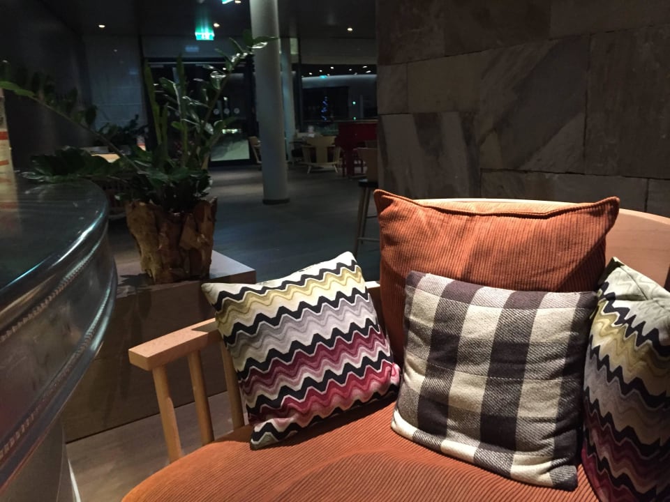 Gemütliche Sitzecke in der Bar aja Bergresort Werfenweng