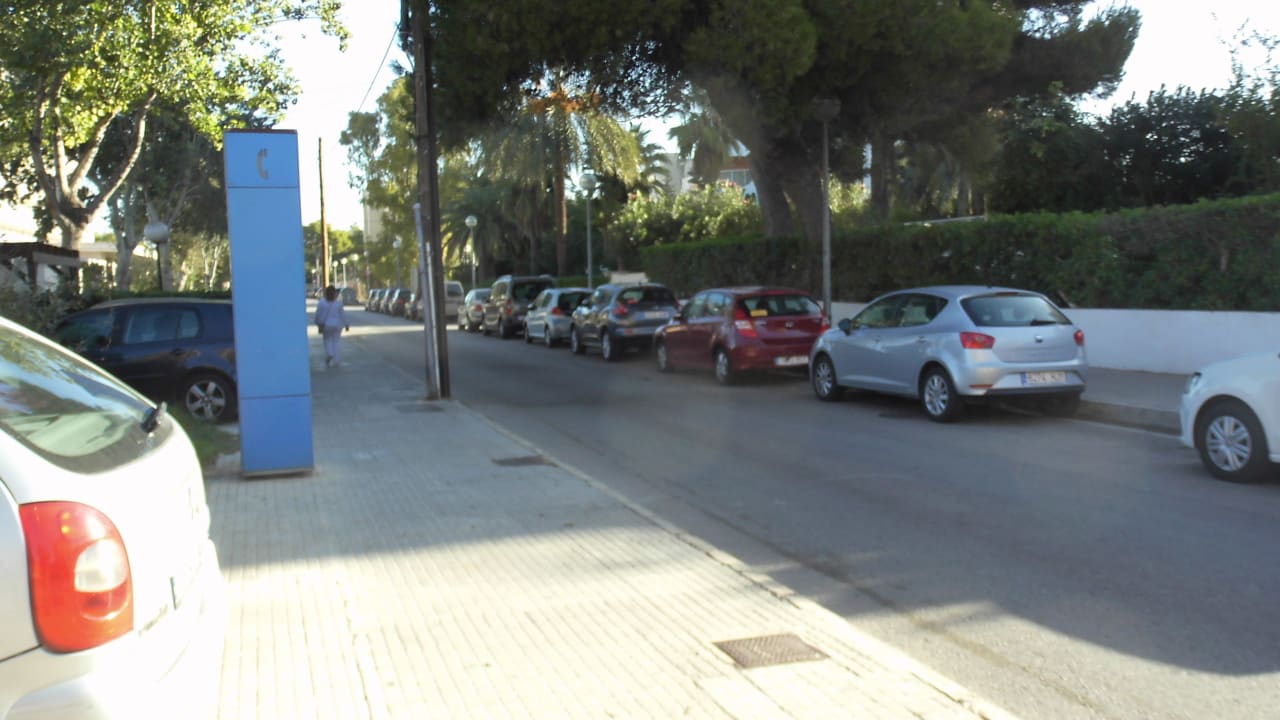 Vor dem Hoteleingang BG Hotel Caballero