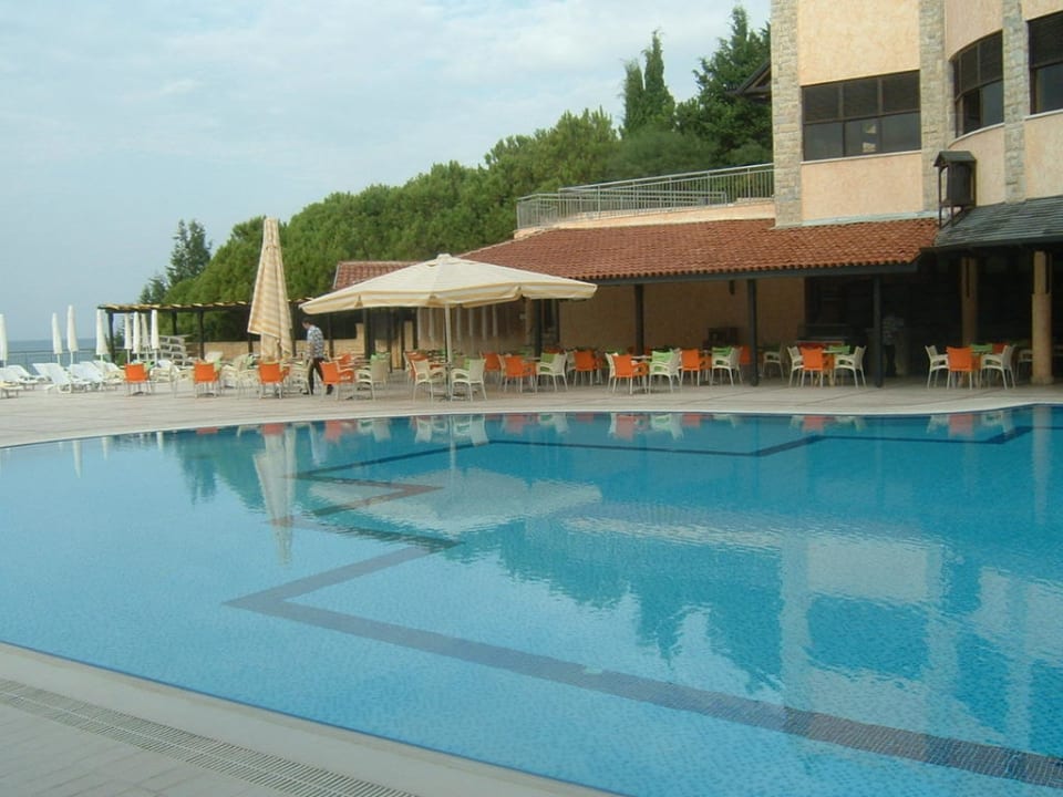 L'une des piscines Melas Resort Hotel