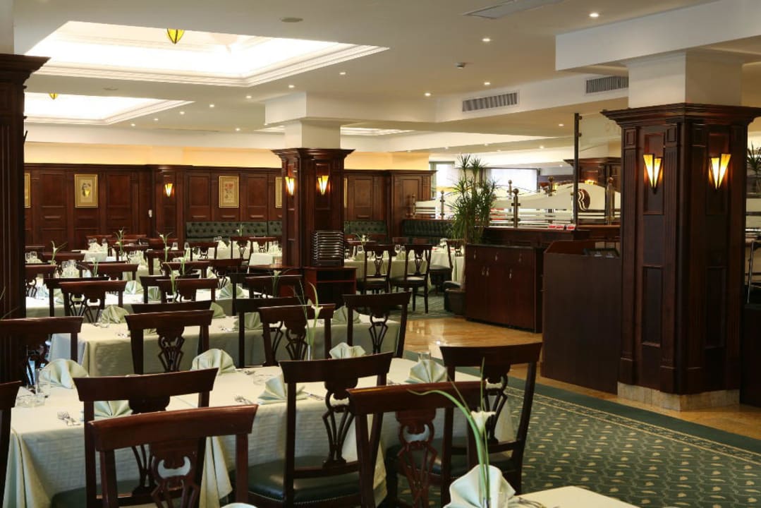 Restaurant Ramada Hotel & Suites Bucharest North