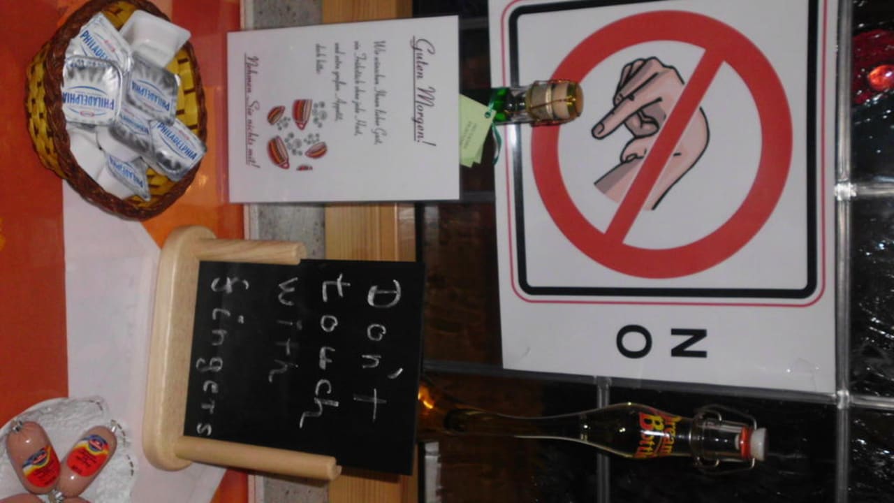 "Pfoten weg vom Essen" Hotel Garni Ursula