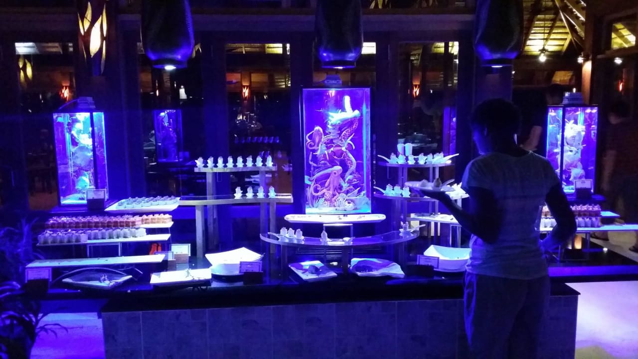 Abendbuffet Vilamendhoo Island Resort & Spa