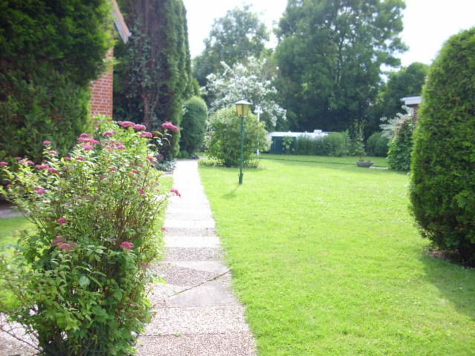 Garten der Pension LINDENHOF Hotel Garni