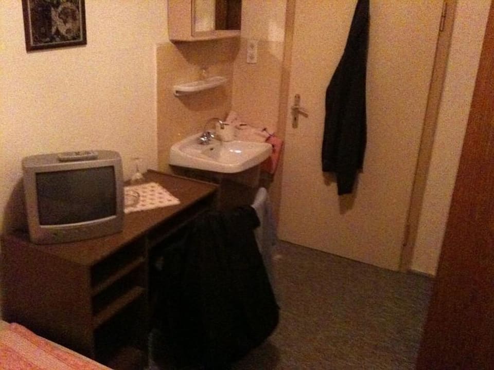 Waschgelegenheit im Einzelzimmer Pension Gasthof Hirsch
