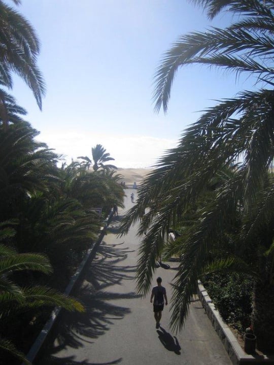 Von der "Brücke" aus kann man die Dünen sehen Hotel Riu Palace Maspalomas Adults Only
