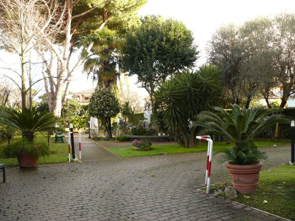 Wunderschöner, gepflegter Garten Hotel Victor