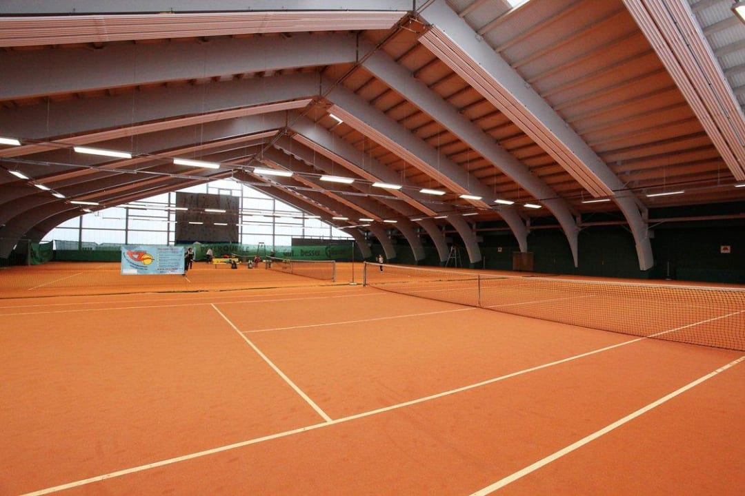 Hauseigene Tennishalle Hotel Royal X