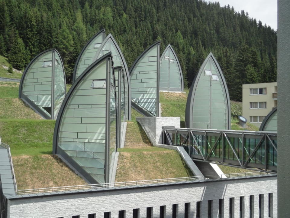Fenster vom Wellnessbereich Tschuggen Grand Hotel Arosa