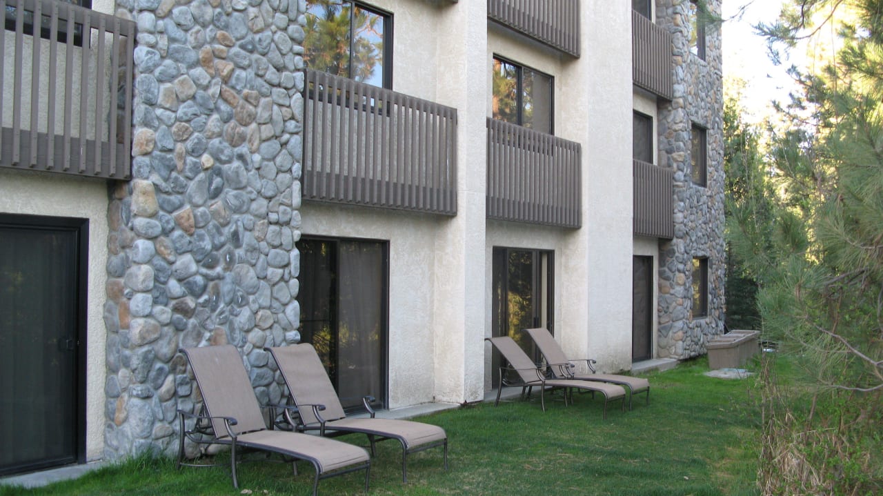 Neben unserer Terrasse Hotel Tenaya Lodge at Yosemite