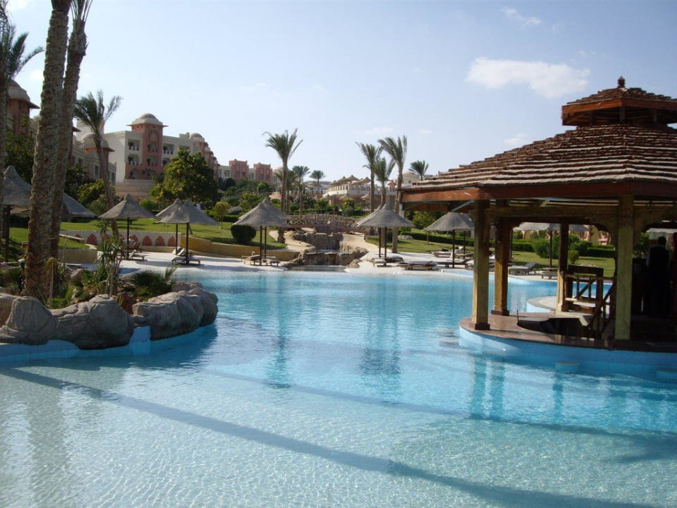 Swim Up Bar Serenity Alpha Beach