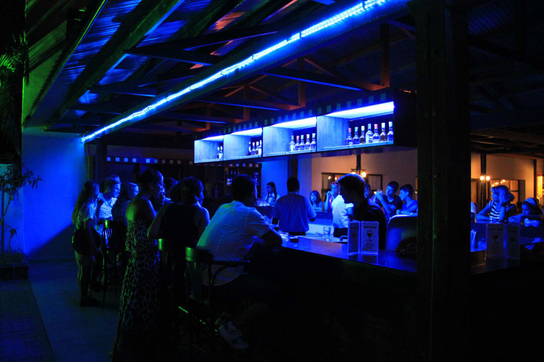 Bar główny nocą Tusan Beach Resort