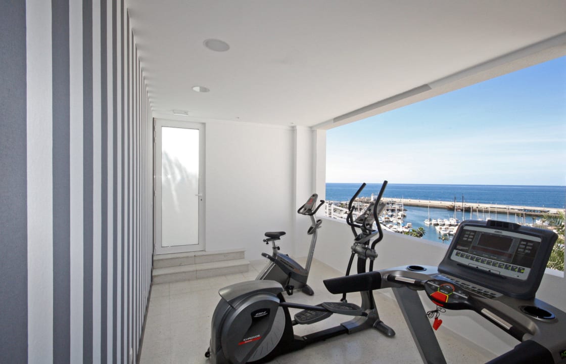 Gym Marina Bayview - Adults only