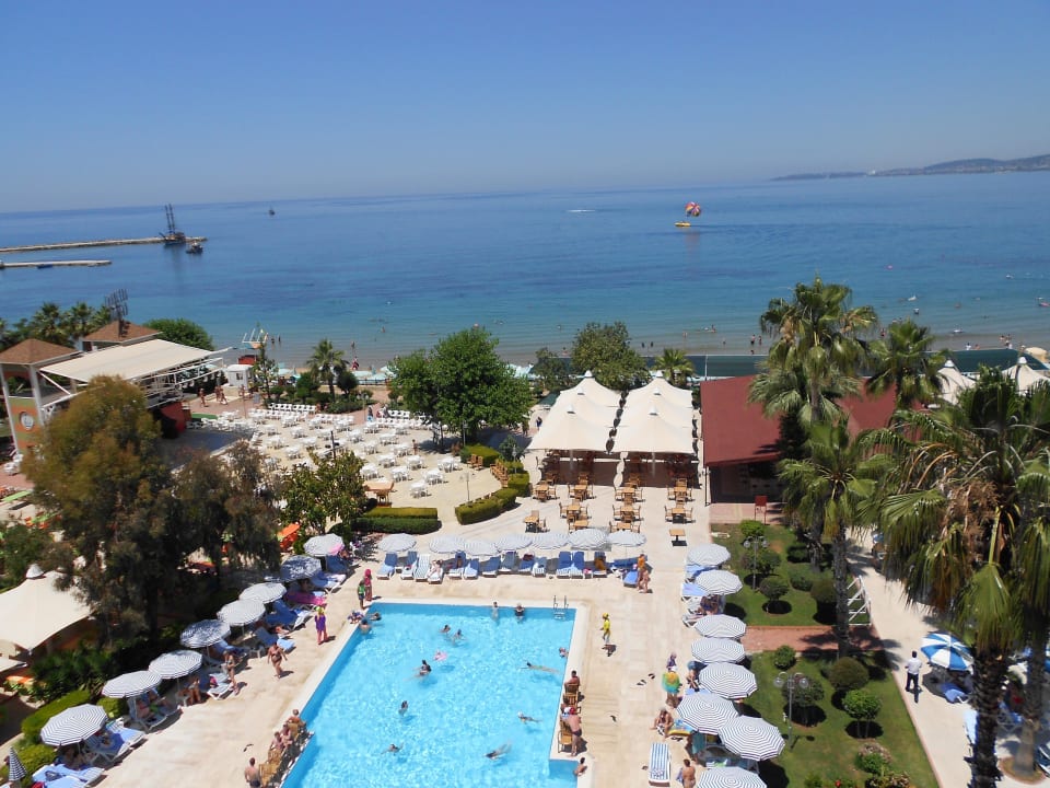 Widok z budynku C Lonicera Resort & Spa Hotel
