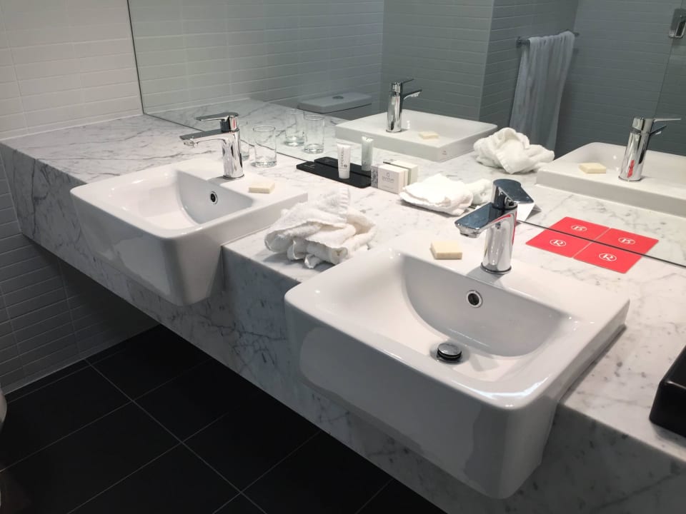Bad mit zwei Waschbecken Rydges Capital Hill
