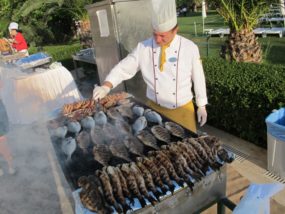 Gala-Diner ...leckere Fischauswahl Trendy Aspendos Beach Hotel