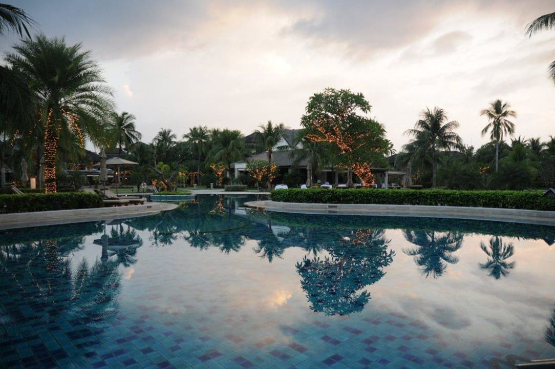 Pool am Abend ROBINSON KHAO LAK