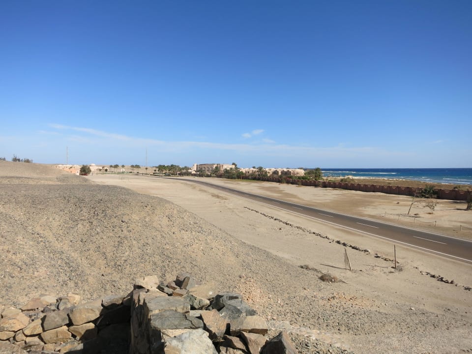 Hinter dem Hotel Shams Alam Beach Resort