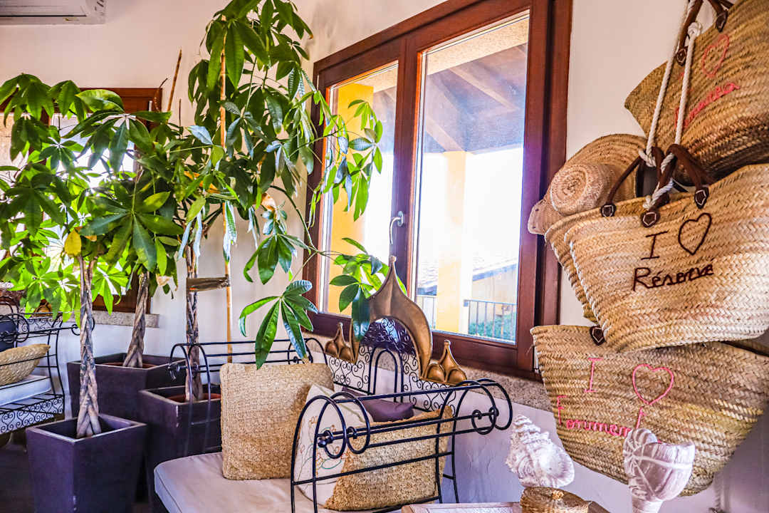 Lobby Punta Falcone Resort