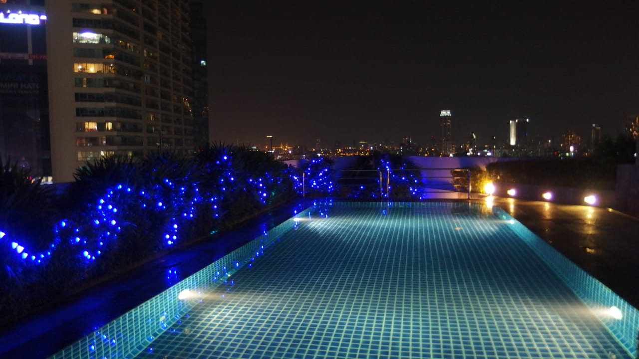 Roof Top Pool NH Bangkok Asoke