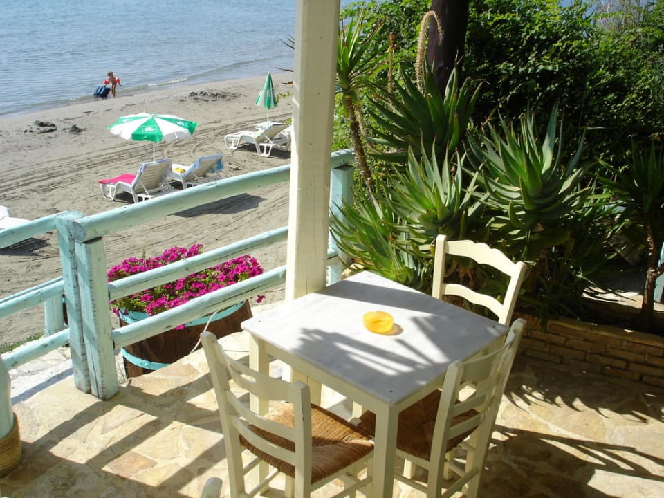 "Thalassa art cafe bar" & taverna Porto Koukla Beach