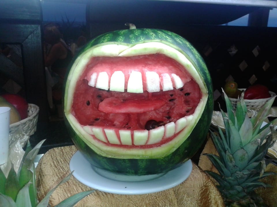 Kunst am Büffet Hotel Kalithea Horizon Royal