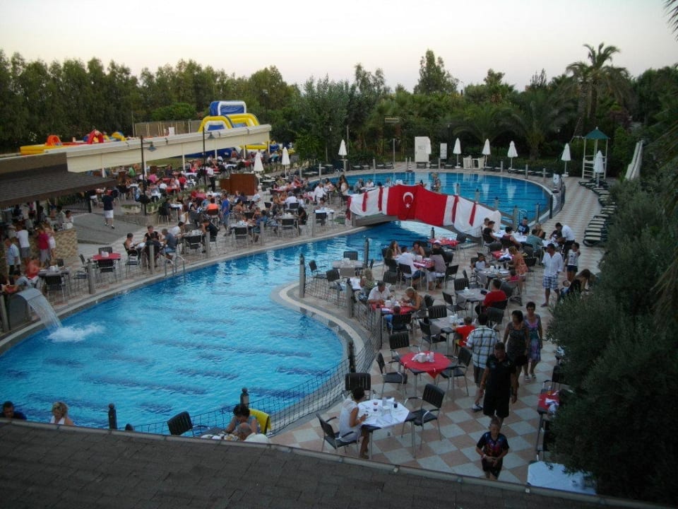 Ruhepool am Abend Belek Beach Resort Hotel
