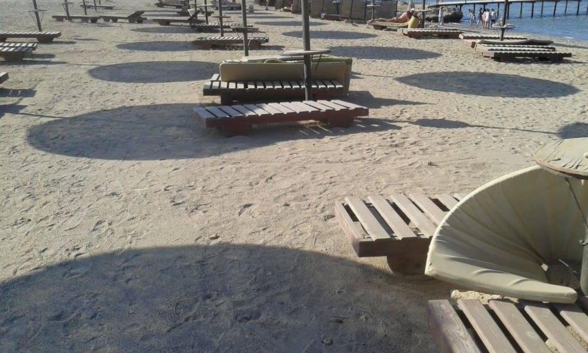 Smutna plaża Bliss Nada Beach Resort