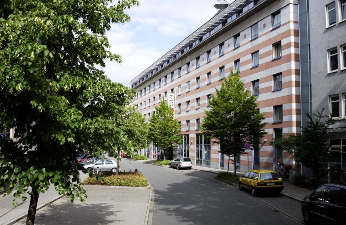 Außenansicht IntercityHotel Nürnberg