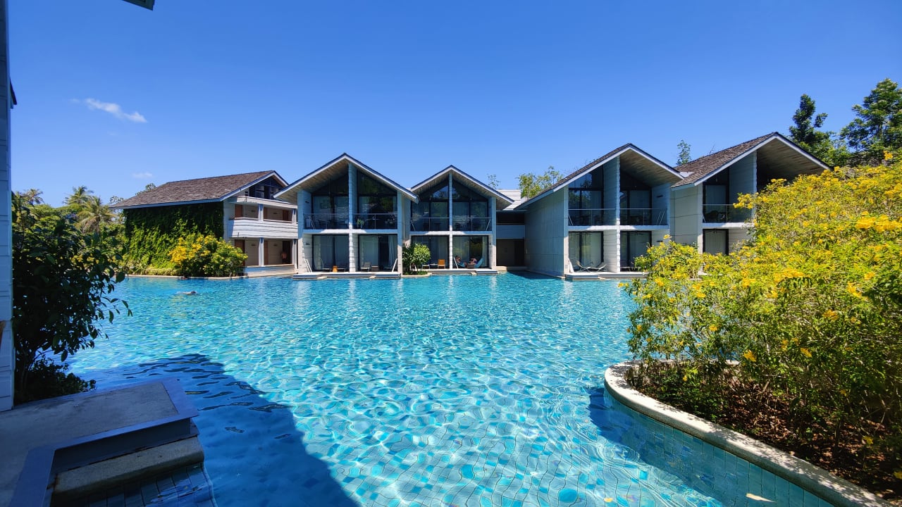 Pool Island Escape Burasari