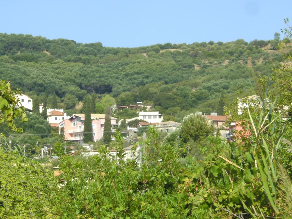 Links Hotel / rechts Nebenhaus vom Strand CORFU PELAGOS HOTEL