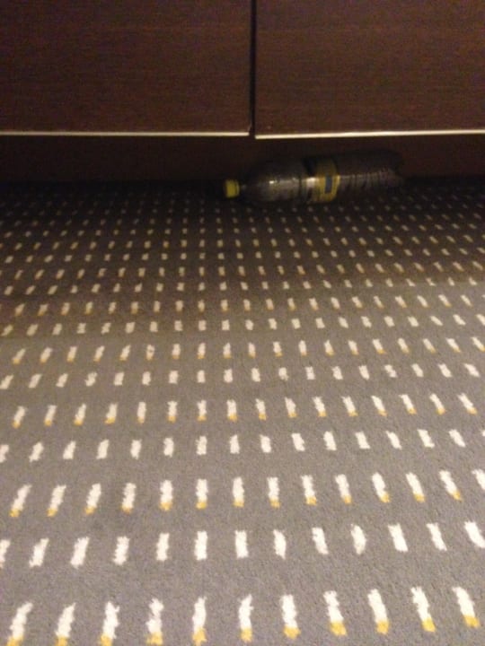 Petflasche lag unter der Kommode Der Öschberghof