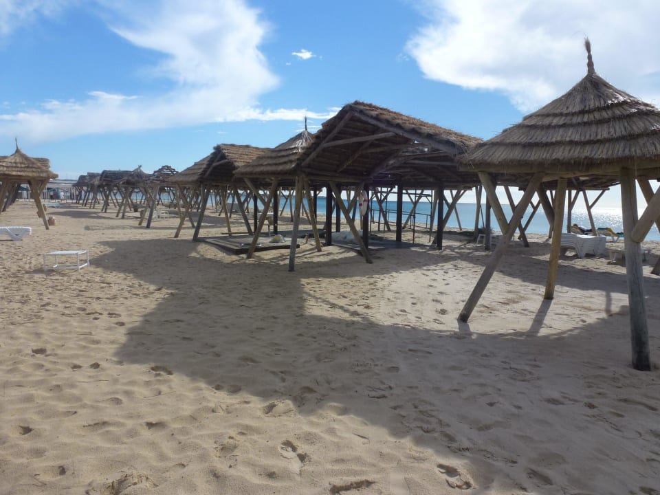 Strand vor dem Hotel The Orangers Beach Resort and Bungalows