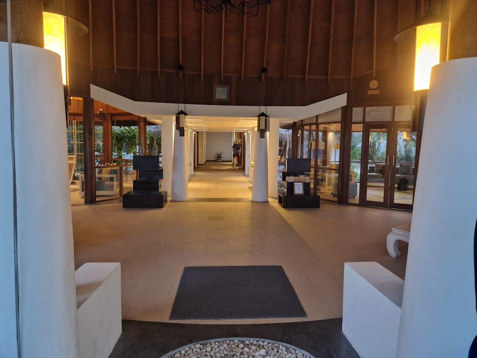 Lobby NH Maldives Kuda Rah Resort