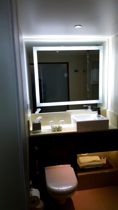Badezimmer  Hotel Courtyard by Marriott Cologne